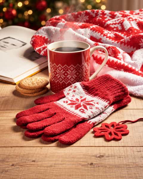 Winter gift mug and gloves set