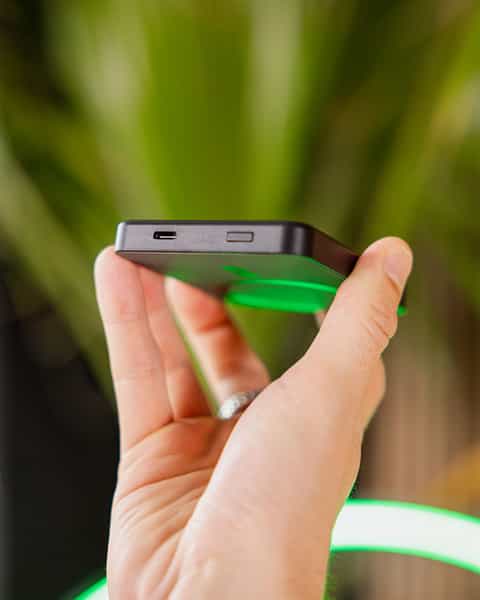 Magnetic 5000 mAh Wireless Powerbank