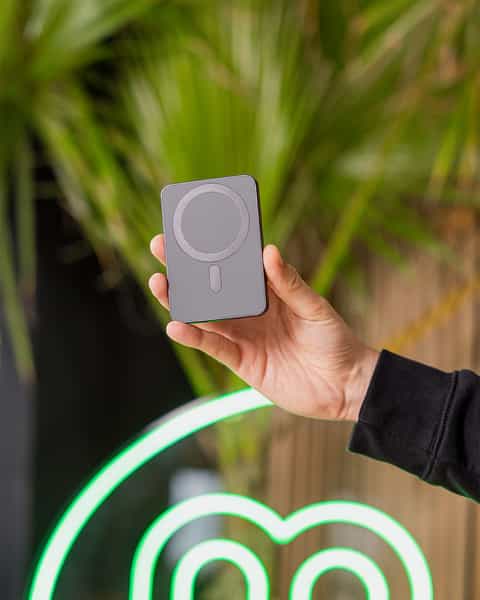 Magnetic 5000 mAh Wireless Powerbank